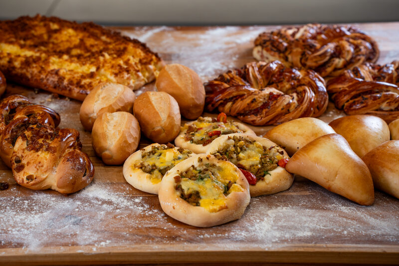 Salgados, rosca e pães doces